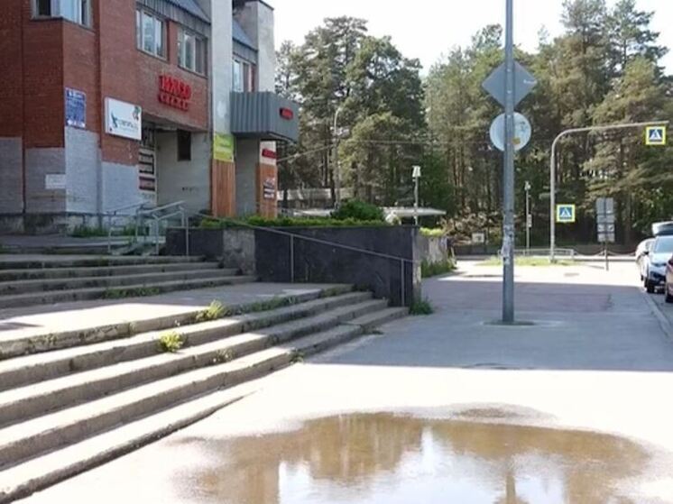 В Сосновом Бору отремонтируют стилобат здания почты