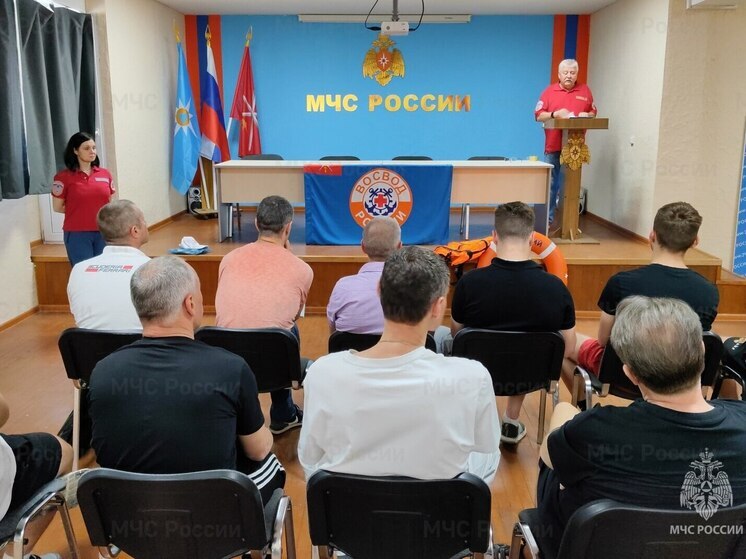 Сотрудники тульского МЧС приняли участие в обучении пляжных спасателей