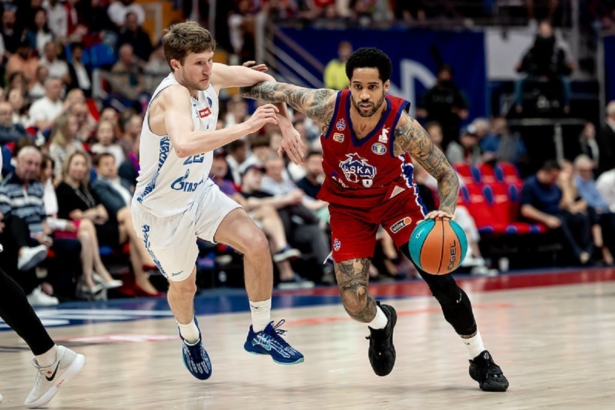 Тяжеловесы российского баскетбола ЦСКА и «Зенит» обмениваются ударами в финале плей-офф.