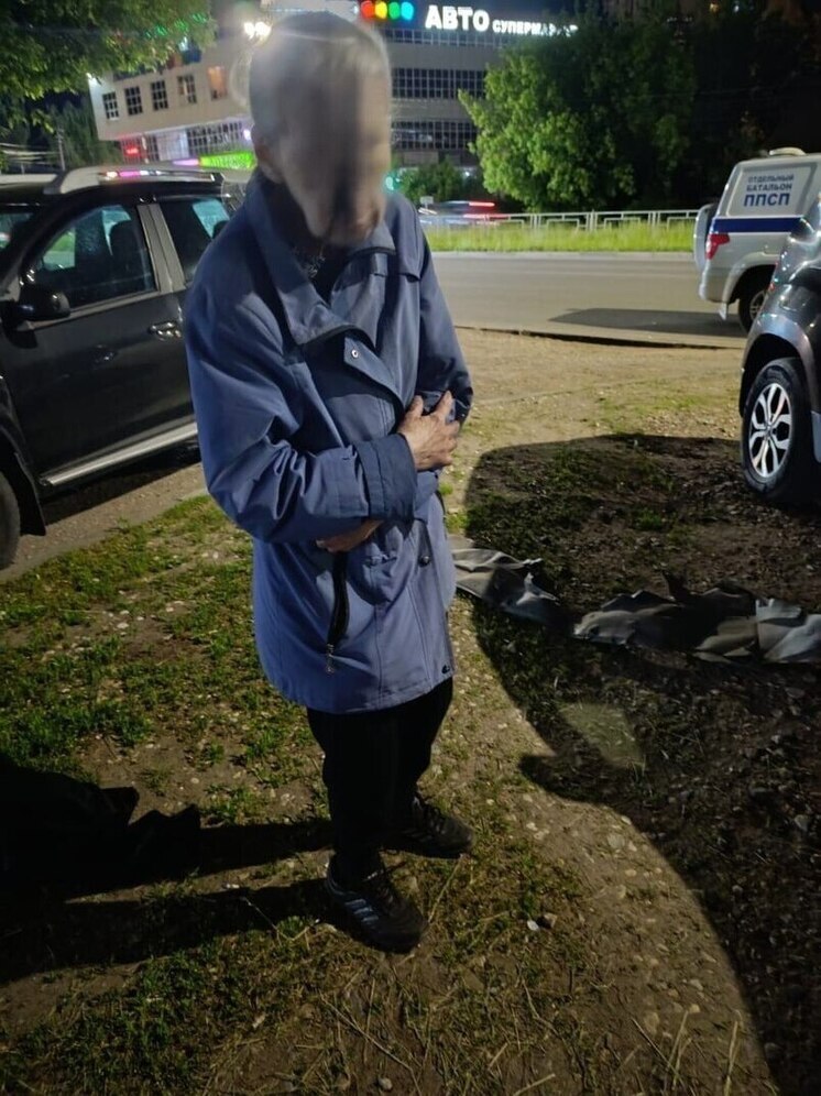 Больше суток бродила в поисках дома: полицейские рассказали историю спасения пропавшей в Твери пенсионерки