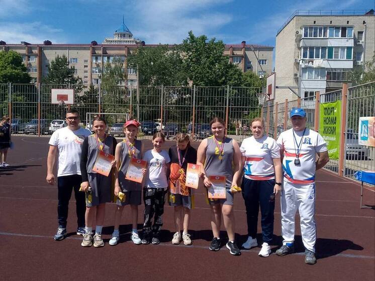 En Goryachy Klyuch se inauguró el torneo de baloncesto callejero de todo Kuban entre los equipos de patio infantil.