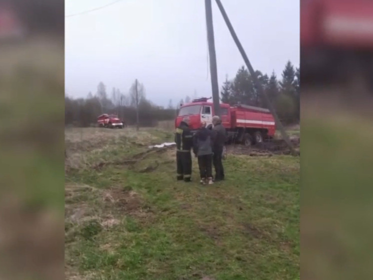 В Ярославской области пожарные машины застряли в грязи, не доехав до пожара