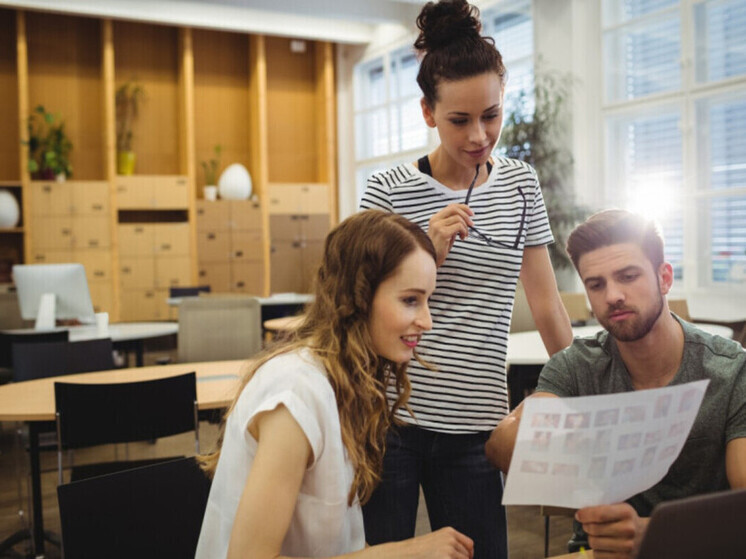 Опрос ВТБ: большинство дальневосточников считают правильным начать подрабатывать в 14-16 лет