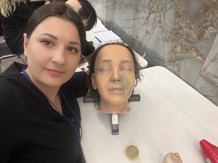 Искусство погребения сопровождает человечество с древнейших времен. Традиционно усопших омывали, облачали в специальные одежды и провожали в последний путь. С развитием цивилизации эти ритуалы добавлялись и усложнялись, и в XX веке сформировалась особая профессия — танатопрактик.