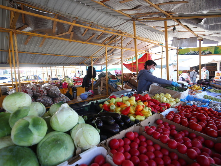 В Волгоградской области заметно подешевели капуста, лук и огурцы