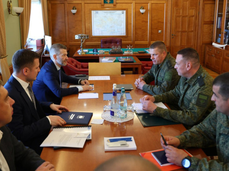 Поддержку участников СВО обсудили губернатор Чукотки и командующий ТОФ