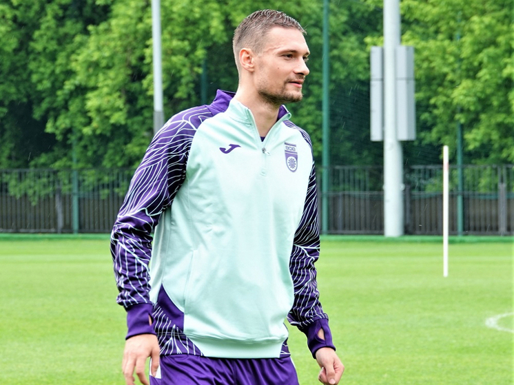 Voronezh Fakel has taken on defender Yuri Zhuravlev