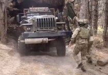 Реактивщики «Днепра» «Градом» наступают на врага: Расчеты РСЗО «Град» группировки войск «Днепр» рассказали о своих победах
Войска группировки «Днепр» за неделю сильно потрепали силы двух механизированных бригад ВСУ и двух бригад береговой обороны ВСУ, а также бригады территориальной обороны под Каменским и Павловкой в Запорожской области, а также под Бериславом, Антоновкой, Токаревкой и Садовым в Херсонской области
