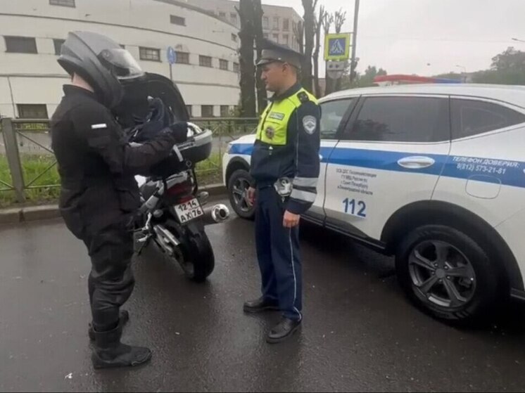 Петербургские полицейские проверили байкеров и нашли 2,5 тысячи нарушений