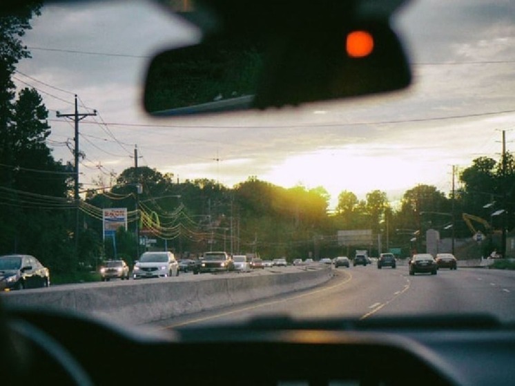 В ГАИ наконец поставили жирную точку: до какого возраста можно водить машину — пенсионерам указали на действующие ограничения