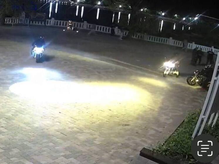 Жители и гости Железноводска возмущены поведением мотогонщиков на Курортном озере