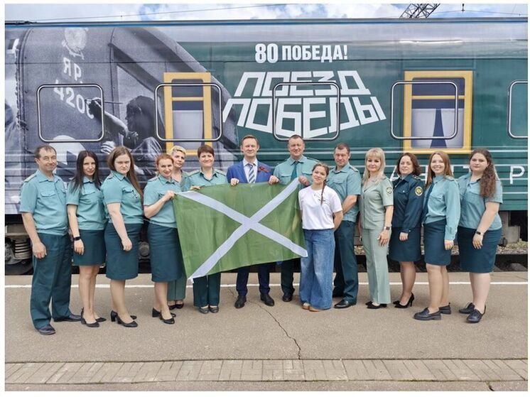 Смоленские таможенники осмотрели экспозицию «Поезда Победы»