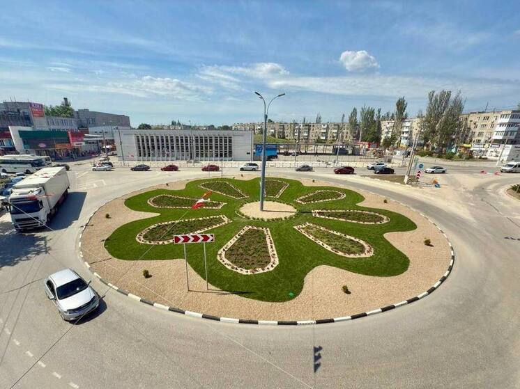 В Керчи озеленили транспортные кольца
