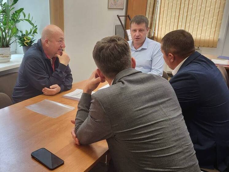 Выездные совещания по ремонту домов прошли в округах депутатов думы Иркутска