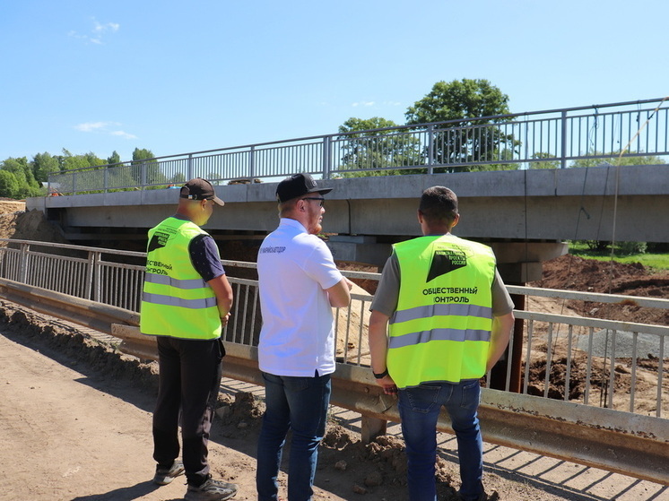 Общественный контроль проверил ход реконструкции моста в Куженерском районе