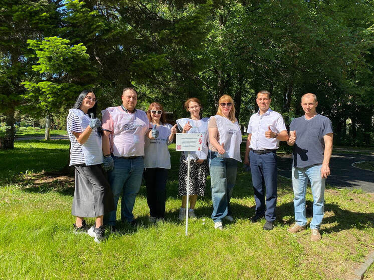 Волонтеры Сбера высадили аллею красных кленов в Центральном парке культуры и отдыха Йошкар-Олы