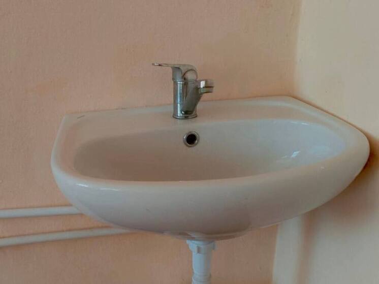 В школе Комсомольского района по требованию прокуратуры провели воду