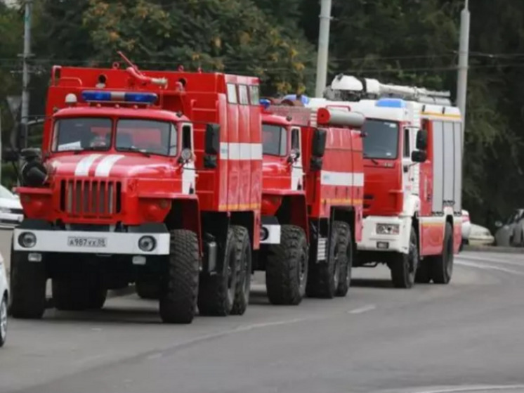 Крупный пожар вновь тушат в Ростове на левом берегу