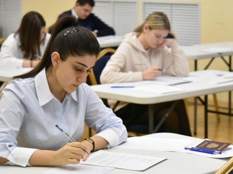 Сочинские выпускники сдают ЕГЭ по трём предметам