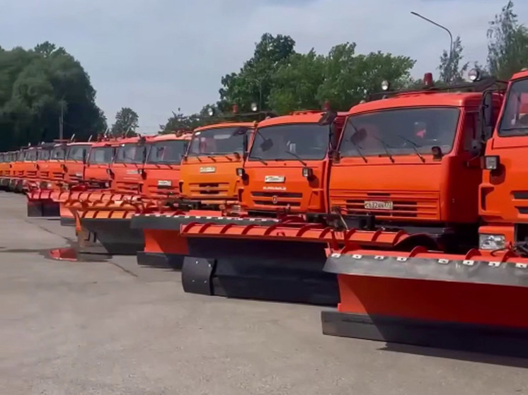 Москва подарила Новгородской области 30 единиц уборочной техники
