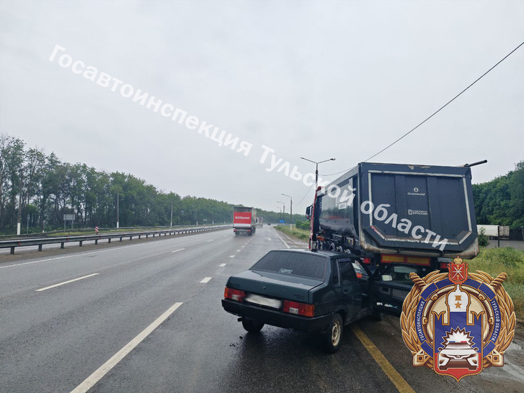 В Веневском районе в ДТП с участием легковушки и фуры пострадали люди