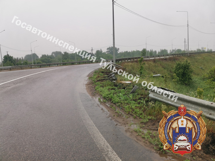 В Новомосковске автоледи на Changan влетела в «отбойник» и съехала в кювет