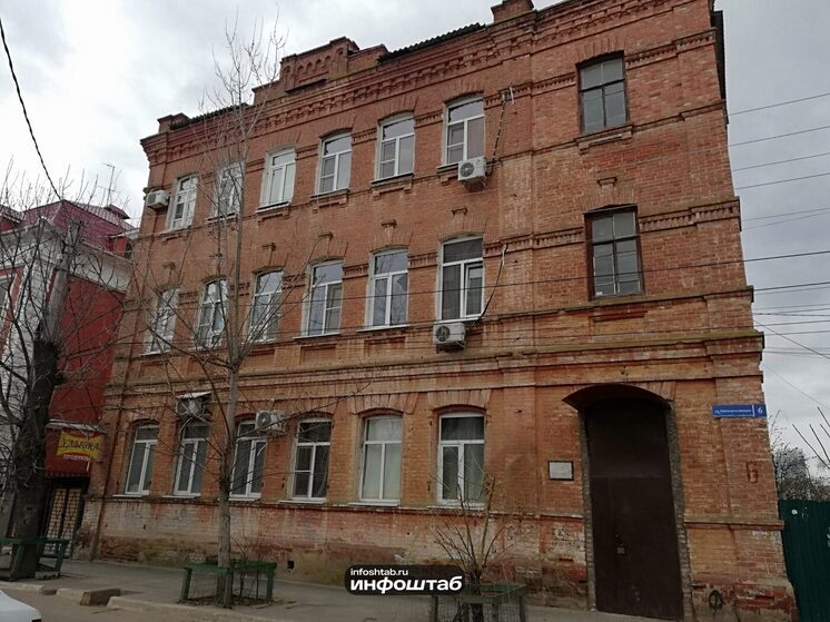 В Астрахани строительство новостройки вблизи исторического памятника продолжается вопреки решениям судов