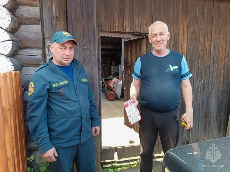 Рейд МЧС по пожарной безопасности прошёл в частном секторе на Среднем Урале