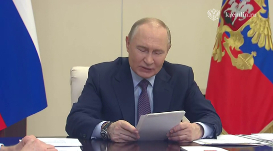 Владимир Путин проводит заседание Совета по реализации государственной политики в сфере поддержки русского языка и языков народов России: видео