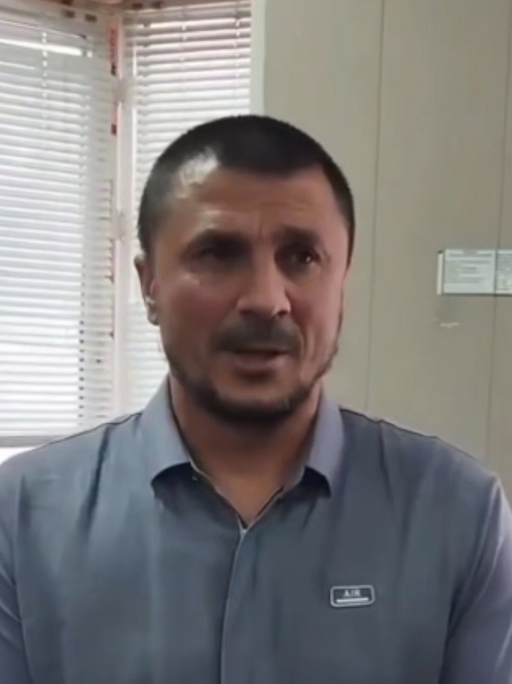 Мужчина, пытавшийся разбить забор у Ханагского водопада, получил награду