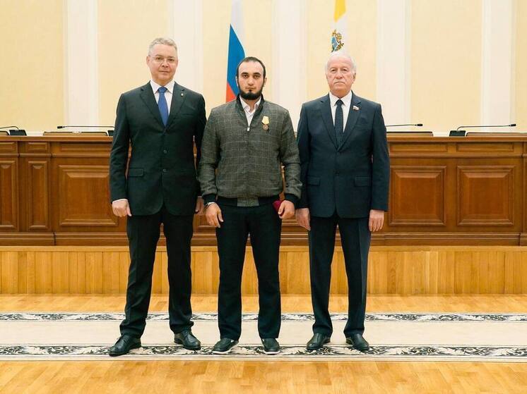 Губернатор Ставрополья в преддверии Дня России вручил награды землякам