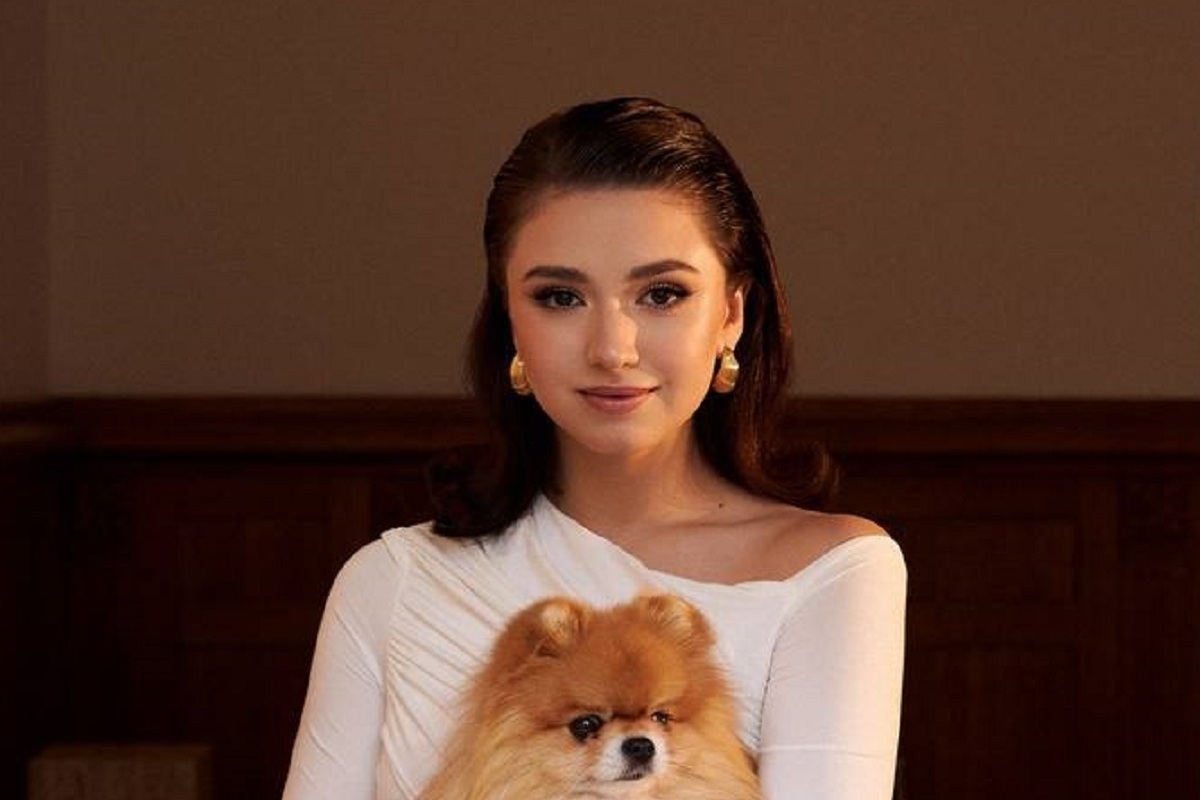 Фигуристка сфотографировалась в красивой позе