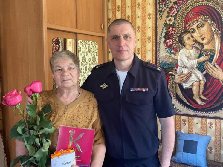 Орловские полицейские посетили матерей погибших коллег