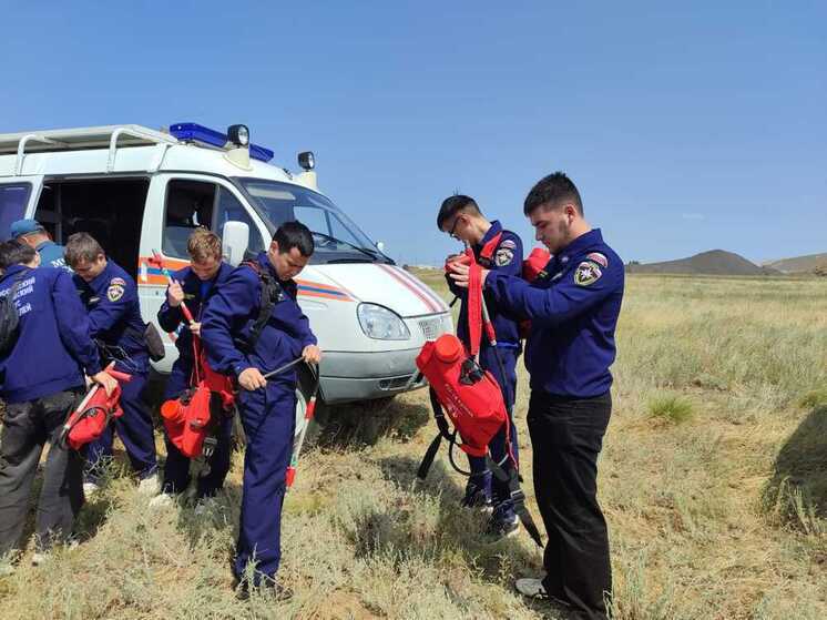 В Калмыкии студенты потушили степной пожар