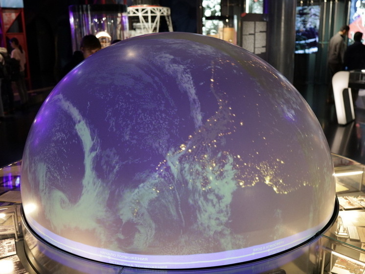 В небе над Казахстаном и Россией заметили яркие светящиеся объекты