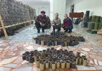 Волонтеры Айбечского центра плетения «Своих не бросаем» изготовили сто сетей и столько же маскировочных накидок