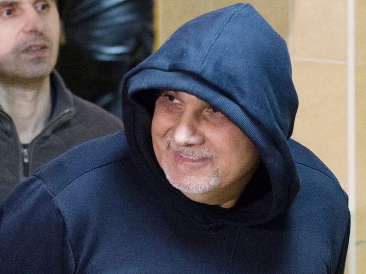 Захарий Калашов (Шакро Молодой), возглавляющий российский криминальный мир, публично отказал в доверии своему заместителю Бадри Когуашвили (Кутаисскому), признававшемуся прежде главным вором в законе столицы