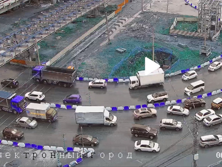 ДТП у площади Труда парализовало движение в Новосибирске