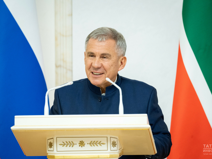 Татарстанцев Рустам Минниханов поздравил с Днем русского языка