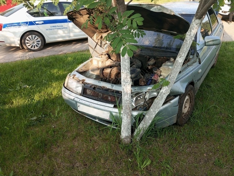 «Десятка» и УАЗ «Патриот» столкнулись в Самарской области вечером 5 июня