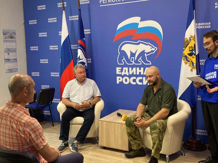 В честь Дня русского языка при поддержке «Единой России» в Херсонской области состоялась встреча начинающего поэта Сергея Батарчукова с молодежью и школьниками, представителями культуры и участниками СВО