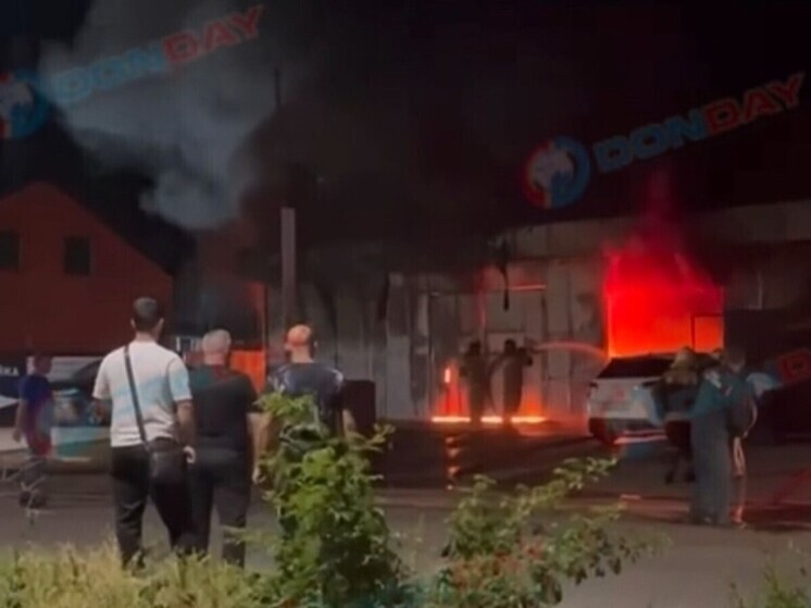 В Батайске случился пожар на автомойке