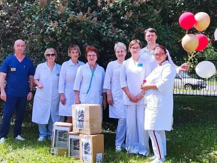 Больше 40 кг принадлежностей для творчества передали липецкие врачи детям ДНР