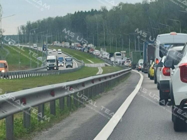 Многокилометровая пробка образовалась на трассе М5 в сторону Рязани
