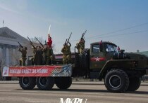 В Чите 3 сентября, в день окончания Второй мировой войны, на центральной площади пройдет парад Победы. Его будут транслировать на всю Россию. Об этом 6 июня сообщила пресс-служба правительства Забайкальского края. 