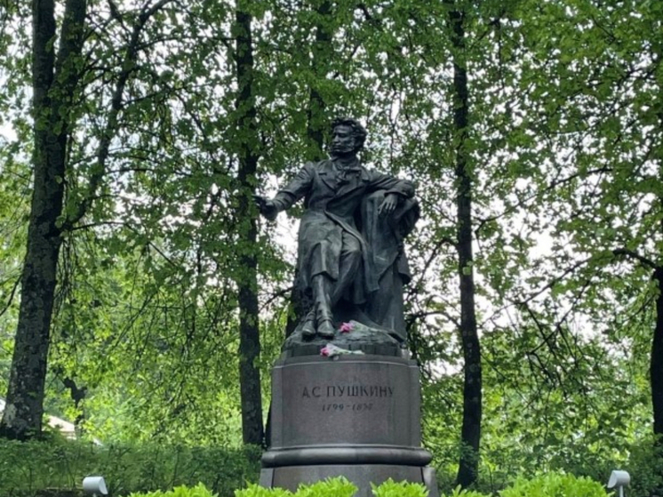 Смоленские таможенники почтили память А.С. Пушкина в музее-заповеднике «Михайловское»