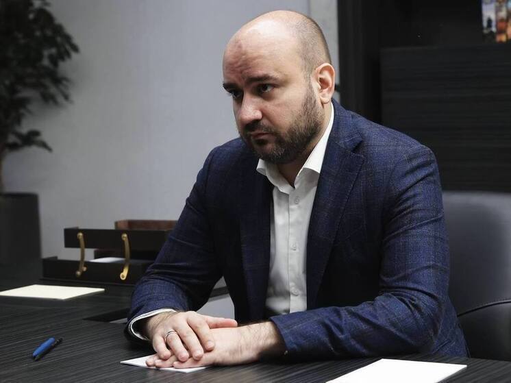 Губернатор Федорищев посетил форум соцработников и поздравил их с праздником