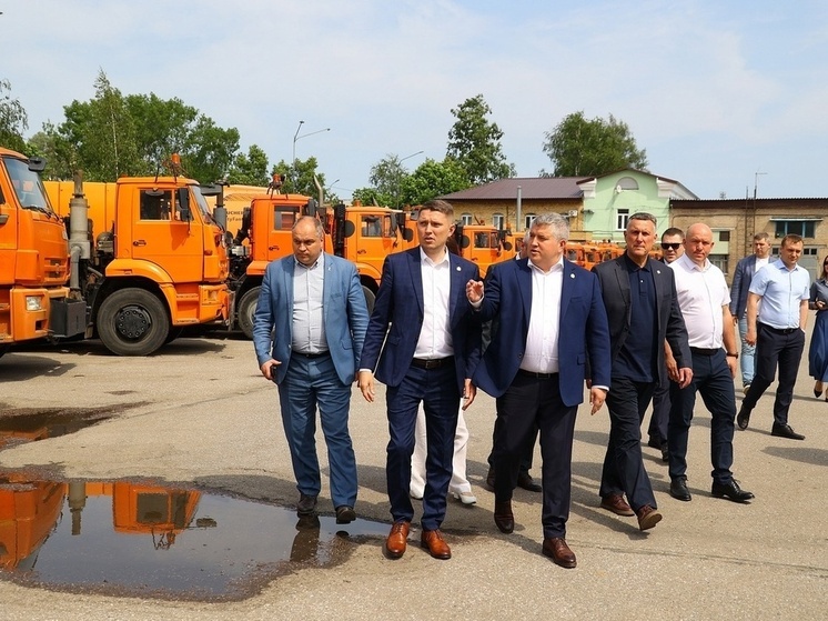 Девять из подаренных Собяниным машин будут убирать улицы Великого Новгорода