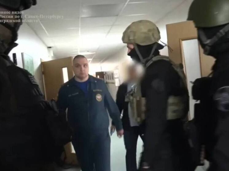 В Петербурге задержали троих сотрудников МЧС за получение взяток