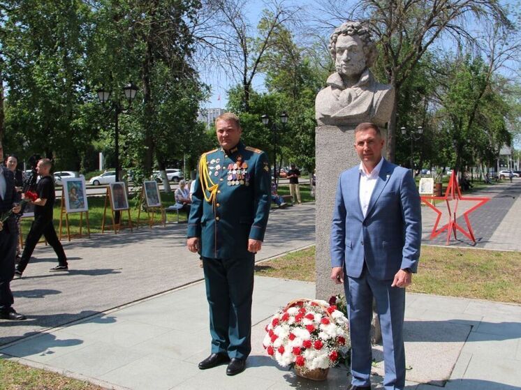 Пензенцы отметили Пушкинский день в городском сквере